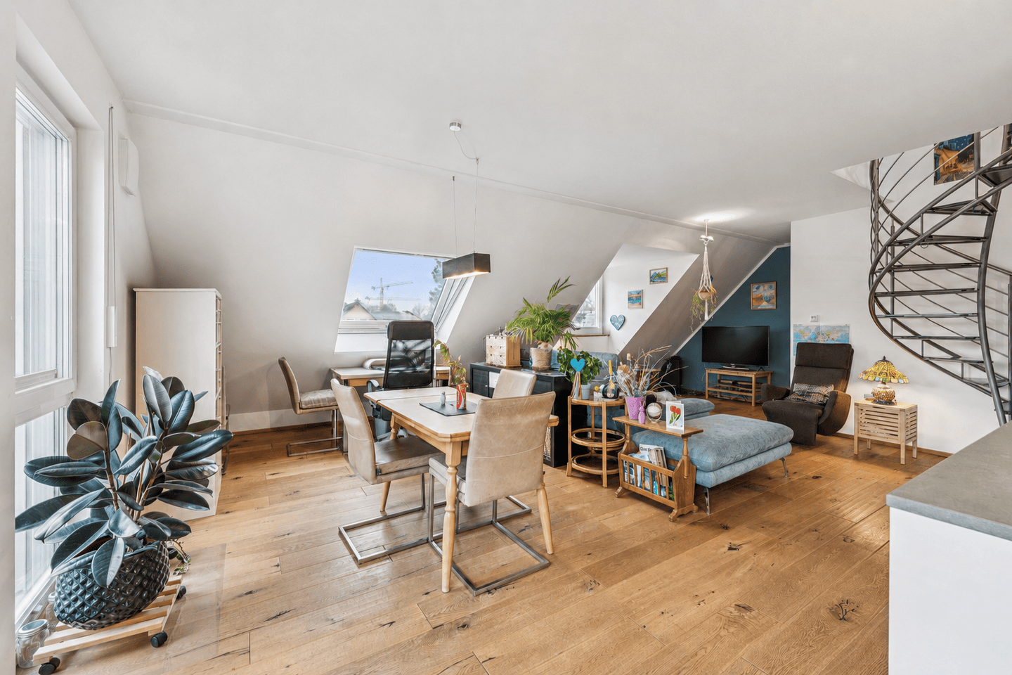 Stilvolle Maisonettewohnung in idyllischer Seitenstraße – München – Vorschaubild 3