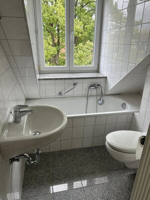 Renovierte 3-Zimmer-Dachgeschosswohnung (WG geeignet) – 81377 München – Vorschaubild 8