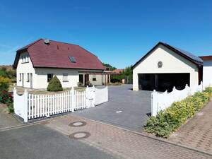Großzügiges Ein- bis Zweifamilienhaus mit Wintergarten, Garage & PV-Anlage in Erfurt Töttleben