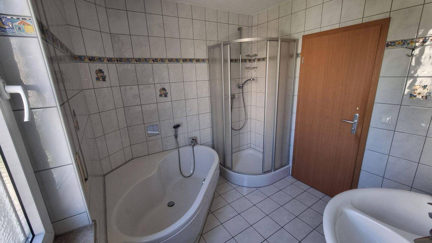 Sonniges Familien-Zuhause am Grünzug: Mit moderner Technik, Badesee & Stadtnähe inklusive – Feldkirchen – Vorschaubild 8