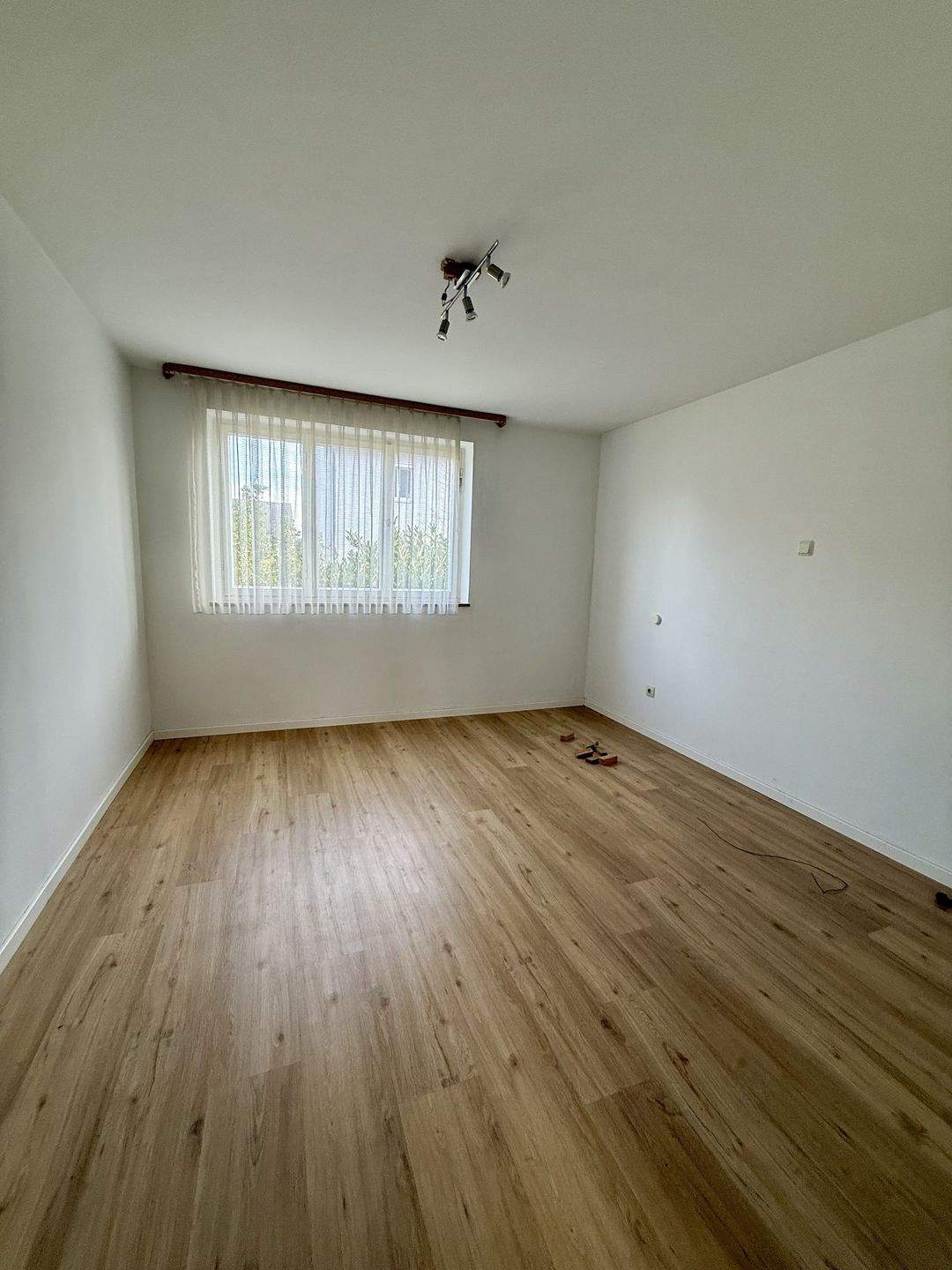 2-Familienhaus mit schöner Gartenanlage, Terrasse und Garage in ruhiger Lage! – Giengen an der Brenz – Bild 1 von 8
