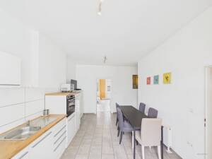 Charmante Altbauwohnung in Berlin: 3 Zimmer, offene Küche, lichtdurchflutet – 10553 Berlin – Vorschaubild 2