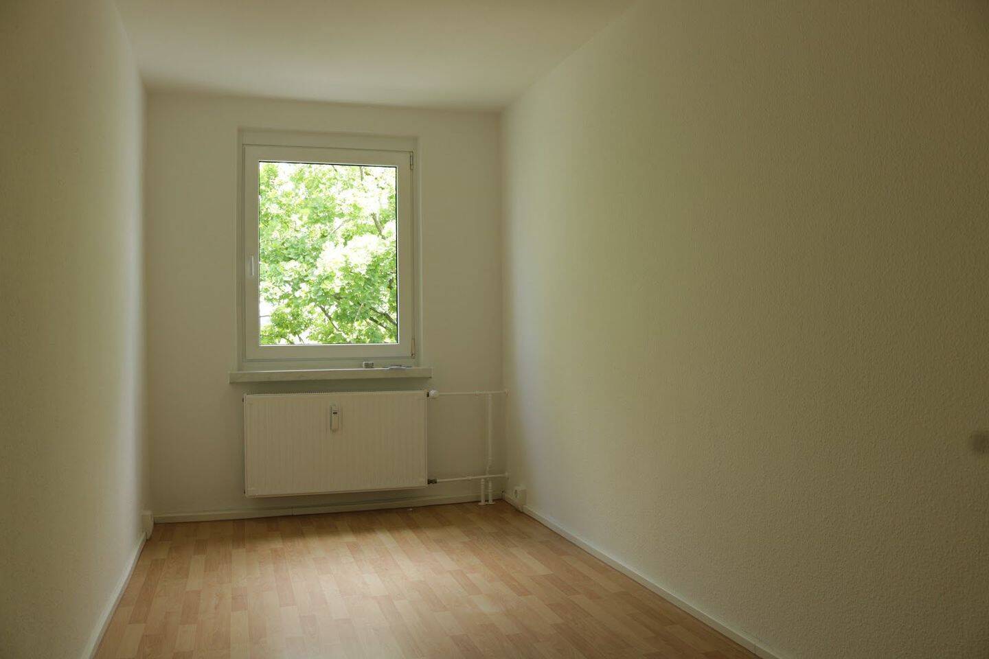 Modernes Wohngefühl: Erstbezug nach Sanierung mit großem Balkon und kostenfreien Stellplätzen – Chemnitz – Vorschaubild 4