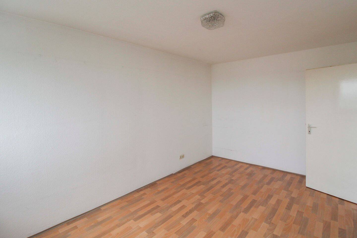 Sehr schön aufgeteilte 3-Zimmer-Wohnung mit traumhaftem Blick und Schwimmbad in Neu-Ulm – Neu-Ulm – Vorschaubild 5