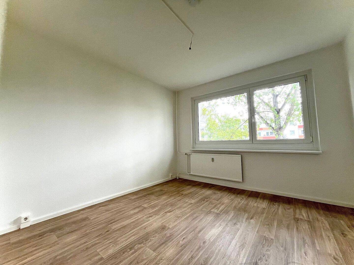 Ruhige Etagenwohnung mit Balkon, ideal für Familien und kurze Wege zu Schulen – Chemnitz – Vorschaubild 3