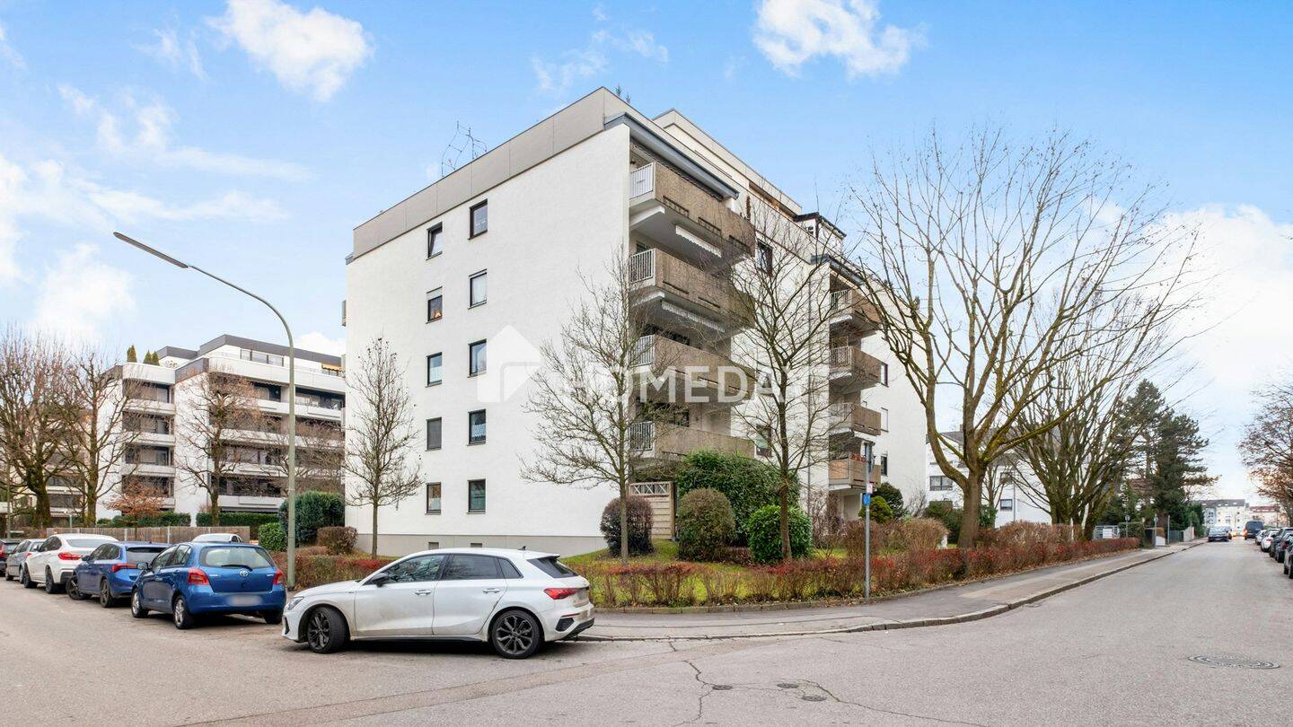 Großzügige Vier-Zimmer-Wohnung mit Loggia, Weitblick und gepflegter Wohnqualität in beliebter Lage – Augsburg – Bild 1 von 9