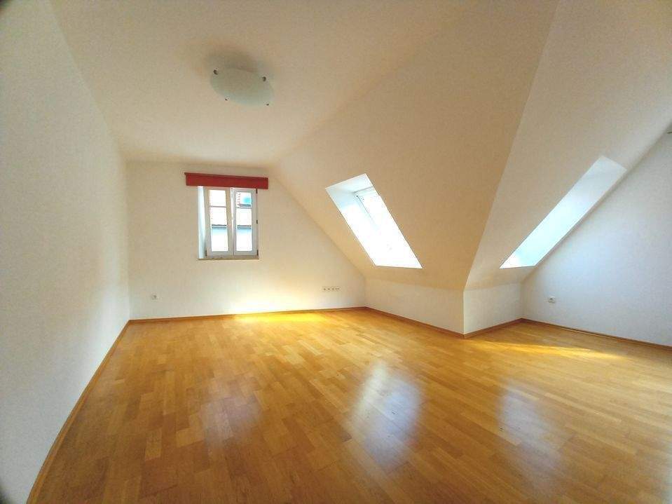 2 Zimmer Wohnung mit Garagenstellplatz und Einbauküche in der Innenstadt