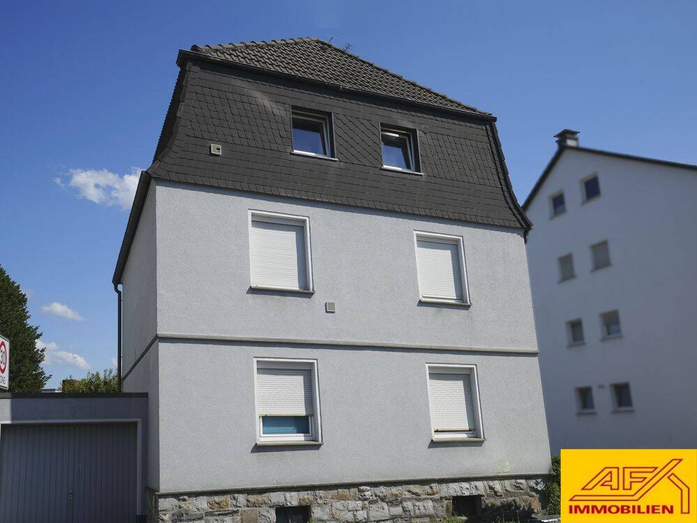 Klein, günstig, stadtnah Dachgeschosswohnung in Arnsberg Hüsten