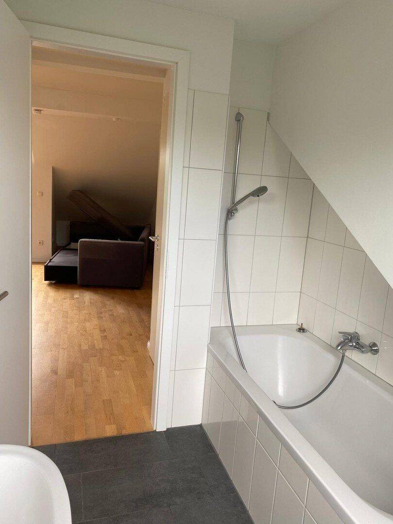Lichtdurchflutete Dachgeschoßwohnung in Barmbek-Nord mit eigenem Stellplatz – Hamburg – Vorschaubild 9