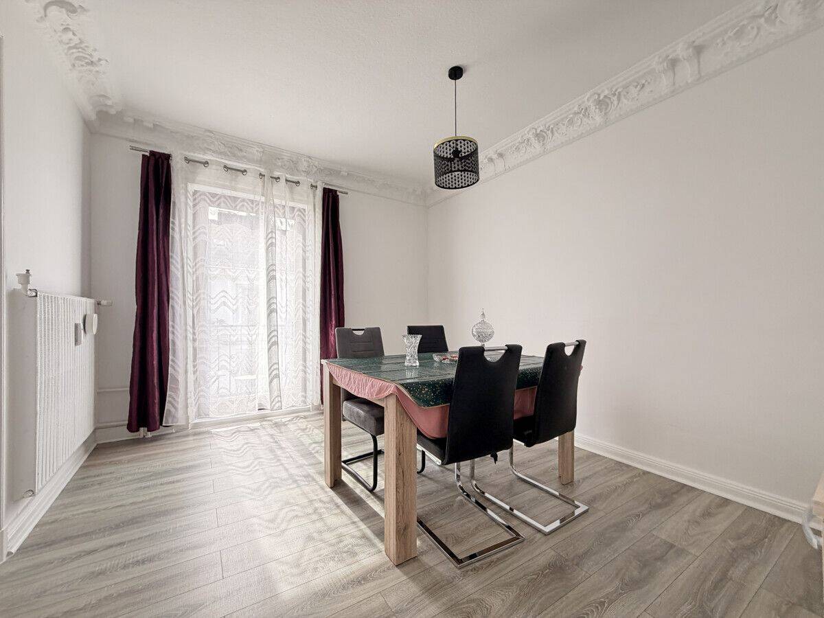 Charmante Altbauwohnung mit Balkon – Hamburg – Vorschaubild 9