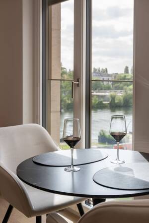 PURE Living Berlin – Exklusive 2-Zimmer-Wohnung mit Spreeblick und zwei Westbalkonen – 10243 Berlin – Vorschaubild 8