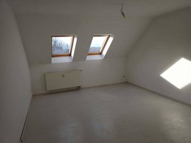 Gemütliche DG 3-Zimmer Wohnung mit Laminat und Wannenbad in guter Lage. – Chemnitz – Vorschaubild 2