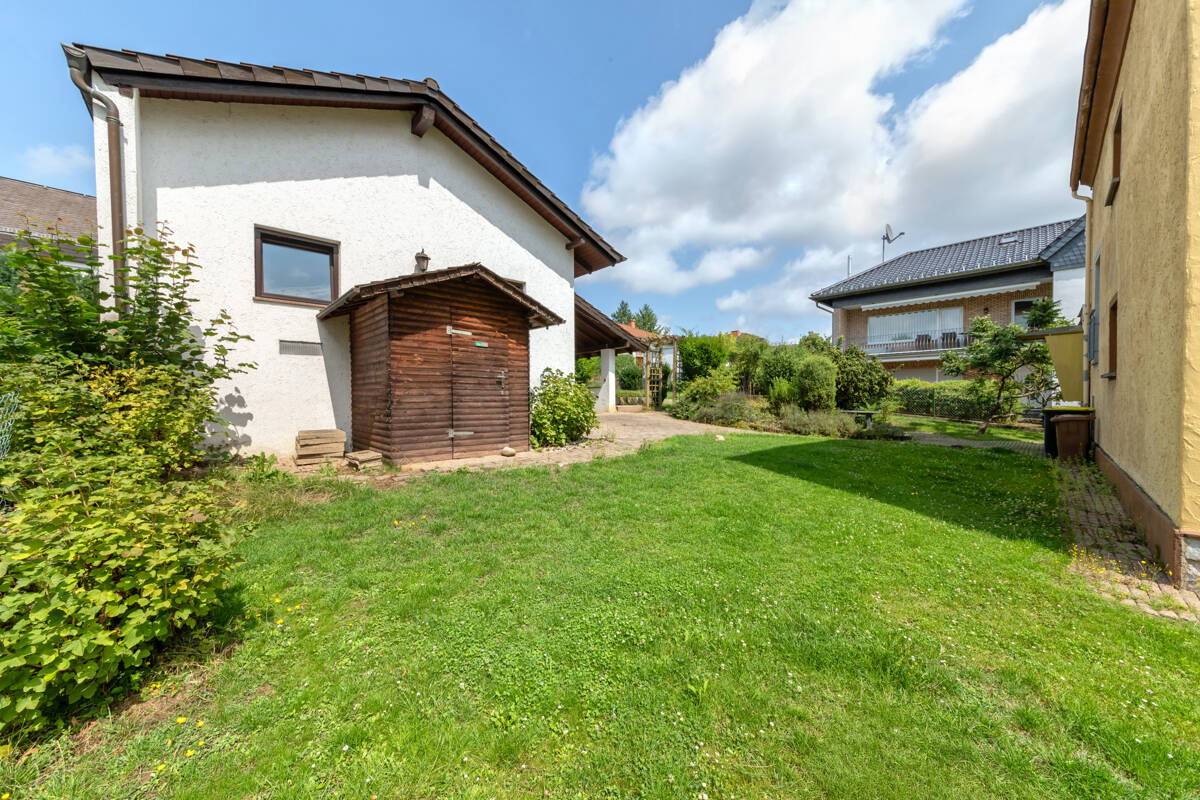 EIN- ODER ZWEIFAMILIENHAUS! mit ca. 151 m² Wohnfläche, 590 m² Grundstück, und eine XL-Doppelgarage – Aarbergen – Vorschaubild 2