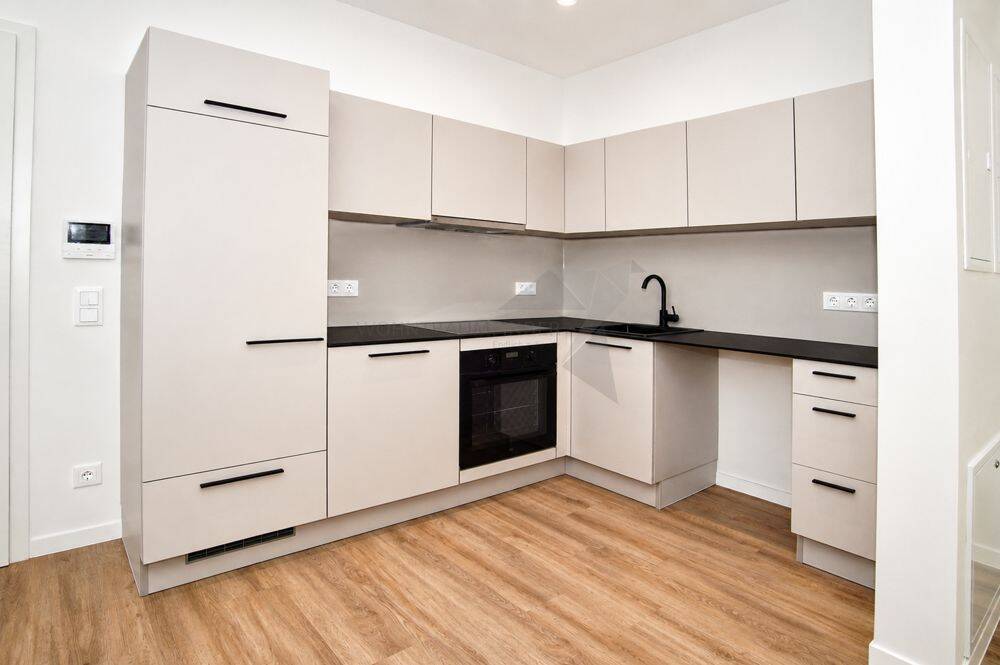 Wunderschöne 2 Raum EG-Wohnung mit Terrasse, Einbauküche und tollem Bad (barrierefrei-Rolligerecht) – Chemnitz – Vorschaubild 6
