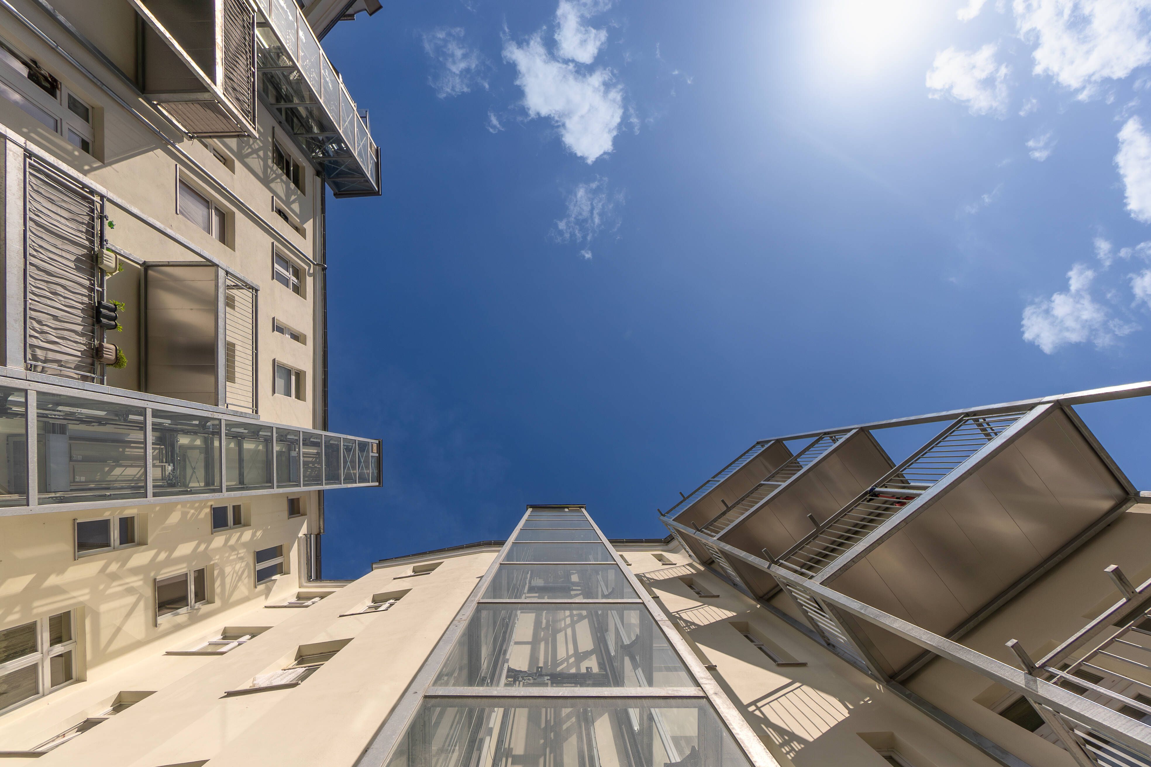 Unsanierte Altbauwohnung mit Terrasse zur Selbstnutzung – Berlin – Vorschaubild 8