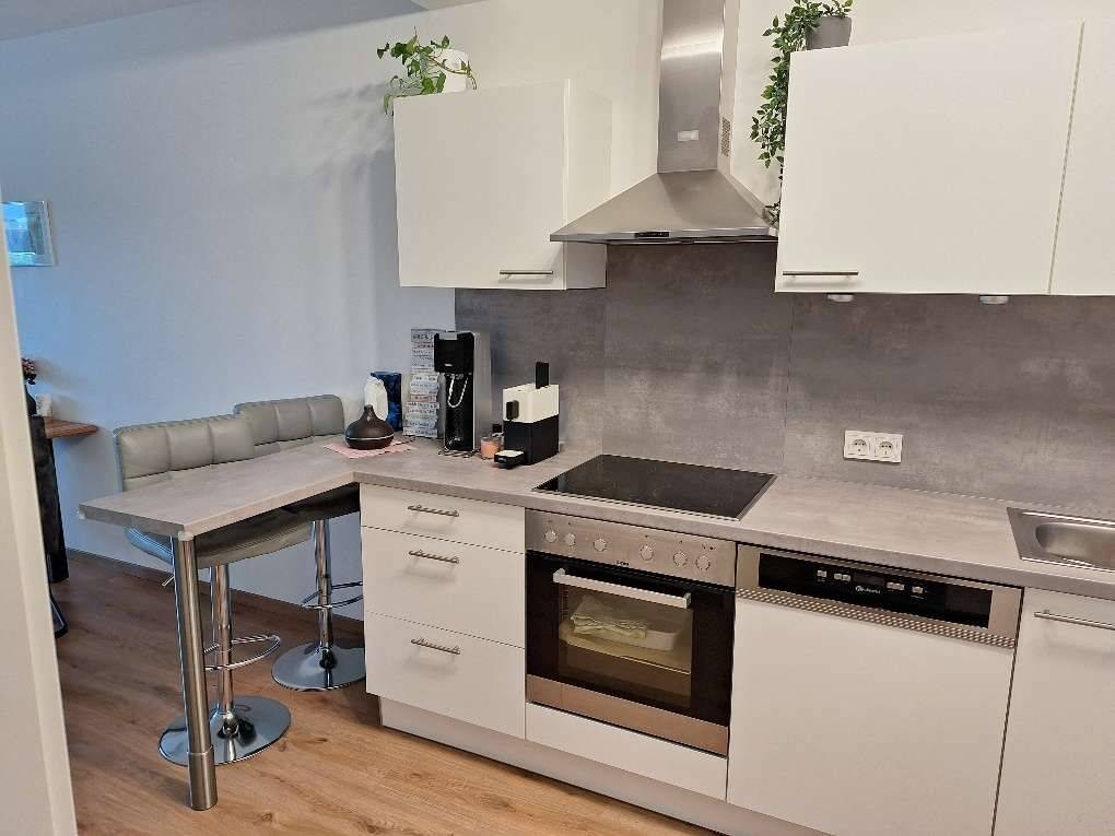 Helle 2-Zimmer Wohnung mit großem Garten und Abstellplatz