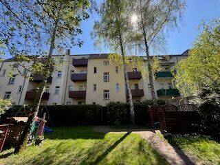 Charmantes Anlageobjekt: stilvoll saniertes Mehrfamilienhaus mit Vorgarten in Zentrumslage