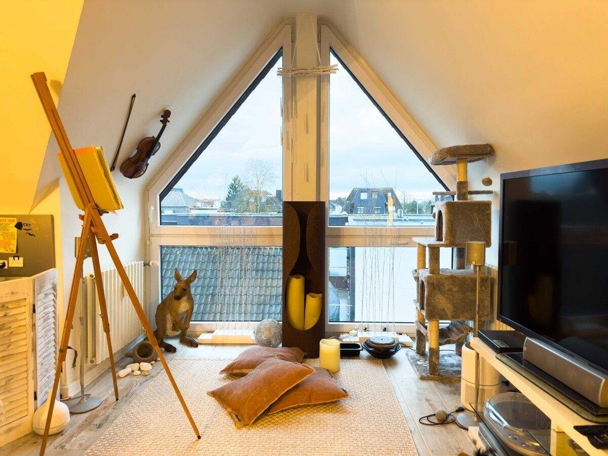 Individuelle Dachgeschosswohnung mit Balkon und TG-Stellplatz – Krefeld – Bild 1 von 9