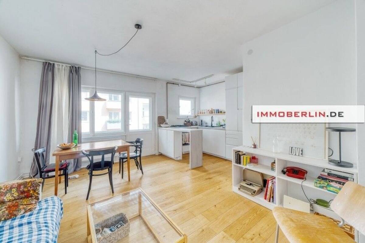 IMMOBERLIN.DE - Sehr angenehme Wohnung mit Balkon in ruhiger Seitenstraße – 12043 Berlin – Bild 1 von 8