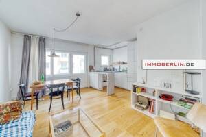 IMMOBERLIN.DE - Sehr angenehme Wohnung mit Balkon in ruhiger Seitenstraße