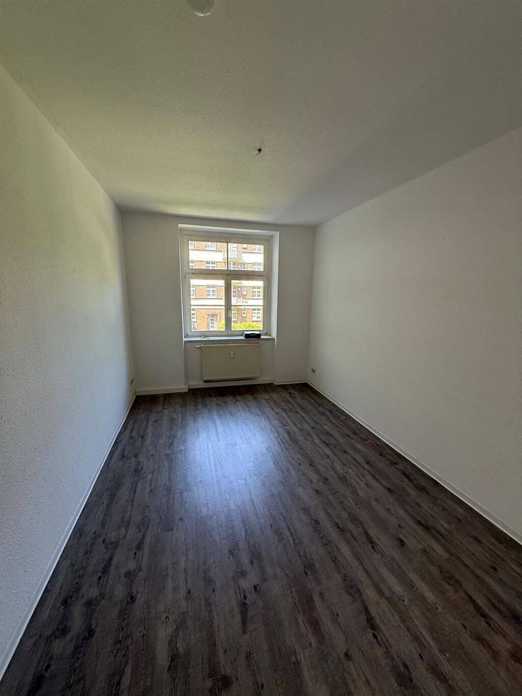 Günstige 2-Zimmer mit Laminat, Balkon und Wanne in ruhiger Lage! EBK mgl. – Chemnitz – Vorschaubild 6