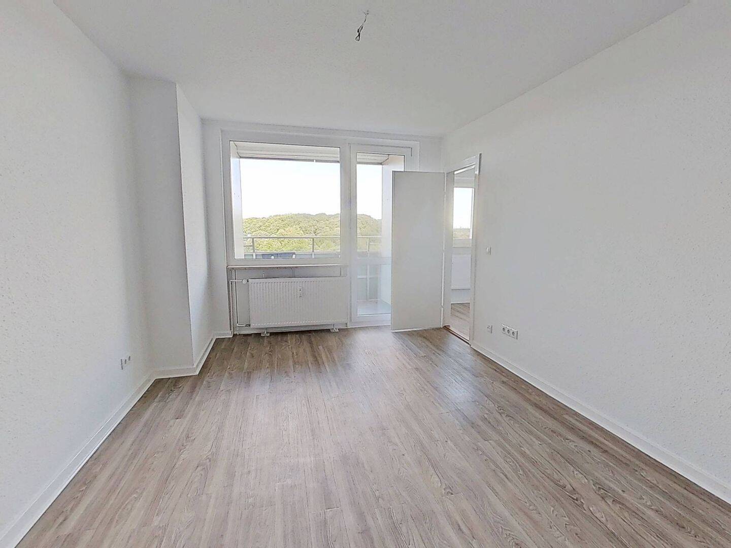 Modernes Single-Apartment mit BALKON und EBK