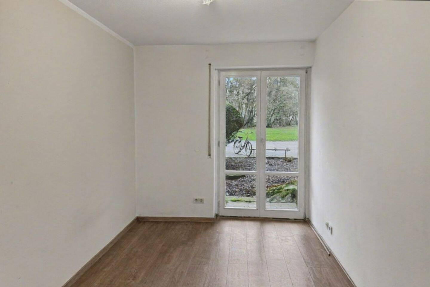Ideal für Ihre Gestaltungsideen - renovierungsbedürftige 3 Zimmer Terrassenwohnung mit TG-Platz – München – Vorschaubild 9
