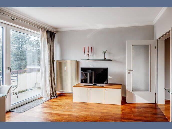 Möbliert: Helle möblierte 2-Zimmer-Wohnung zur Miete – München – Vorschaubild 3