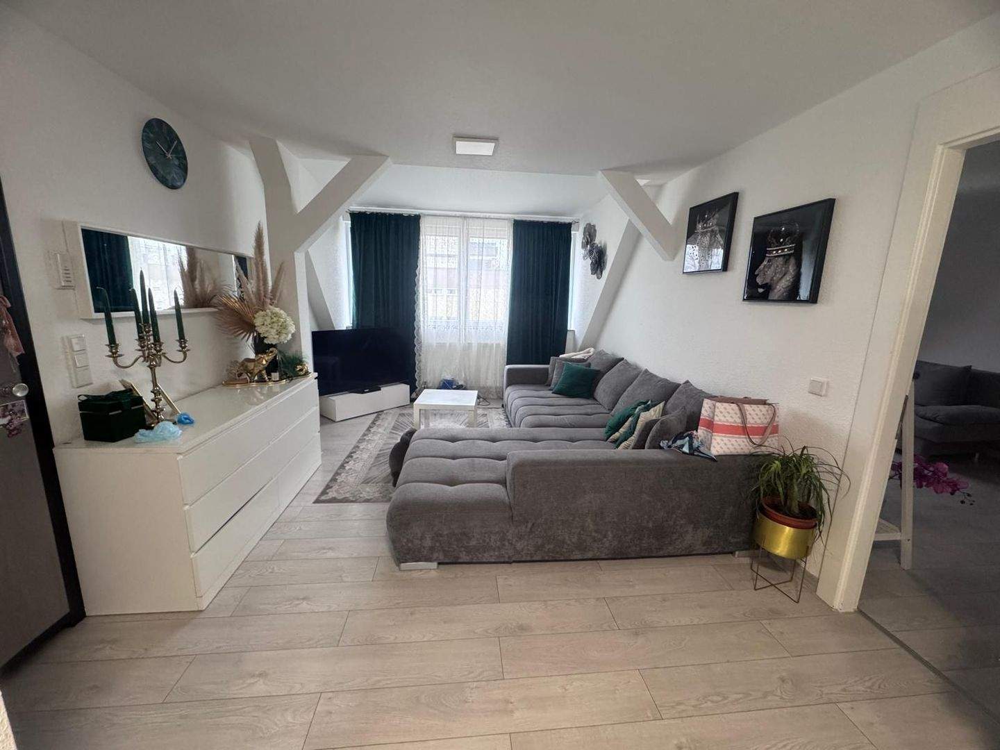 Helle Dachgeschosswohnung im Neubau 2023 mit Balkon (33)