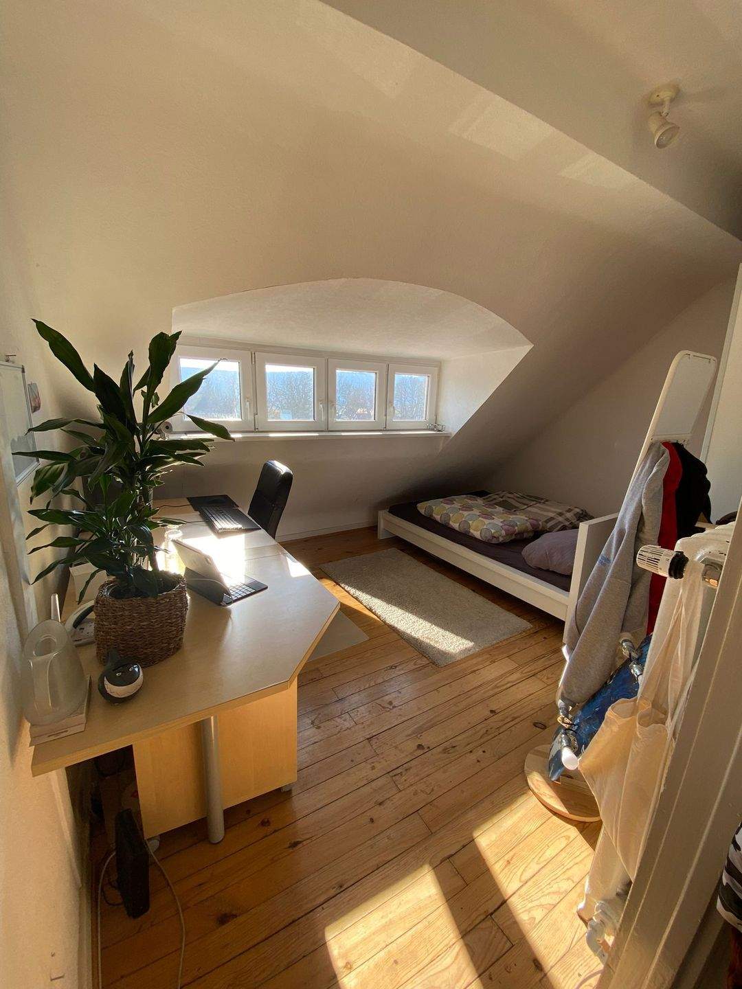 Sbr.-St. Arnual * gemütliche DG-Wohnung * 2 ZKB * Küche