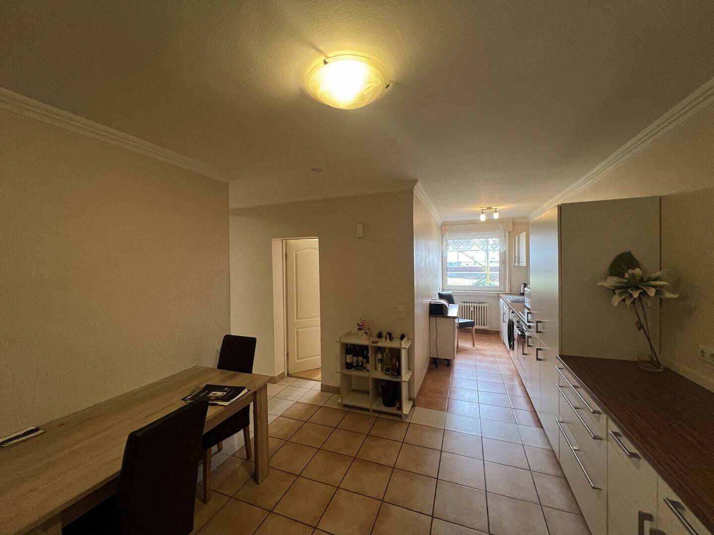 Gepflegte 3-Zimmer-Erdgeschosswohnung mit Balkon in ruhiger Feldrandlage - Top Wohnanlage – Steinbach – Vorschaubild 4