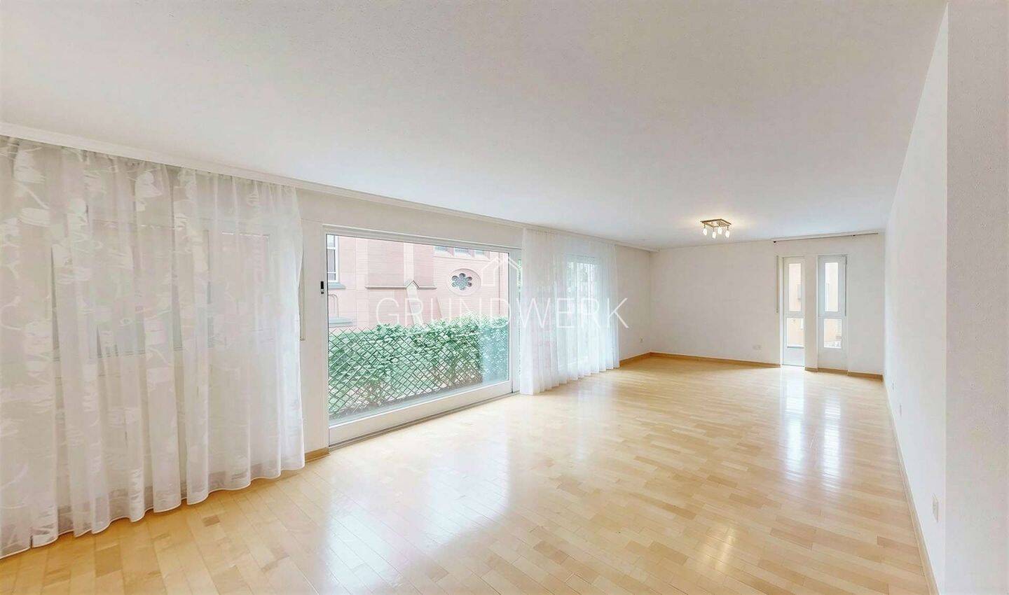 3-Zimmer-Wohnung in ruhiger Lage mit tollem Ausblick, Balkon und Garagenstellplatz