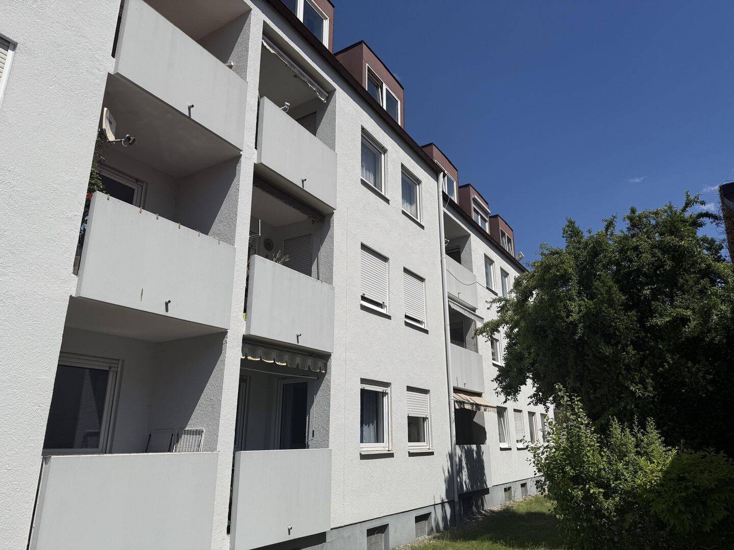 Gut geschnittene 2-Zimmer-Wohnung mit Süd-Loggia in Augsburg-Lechhausen