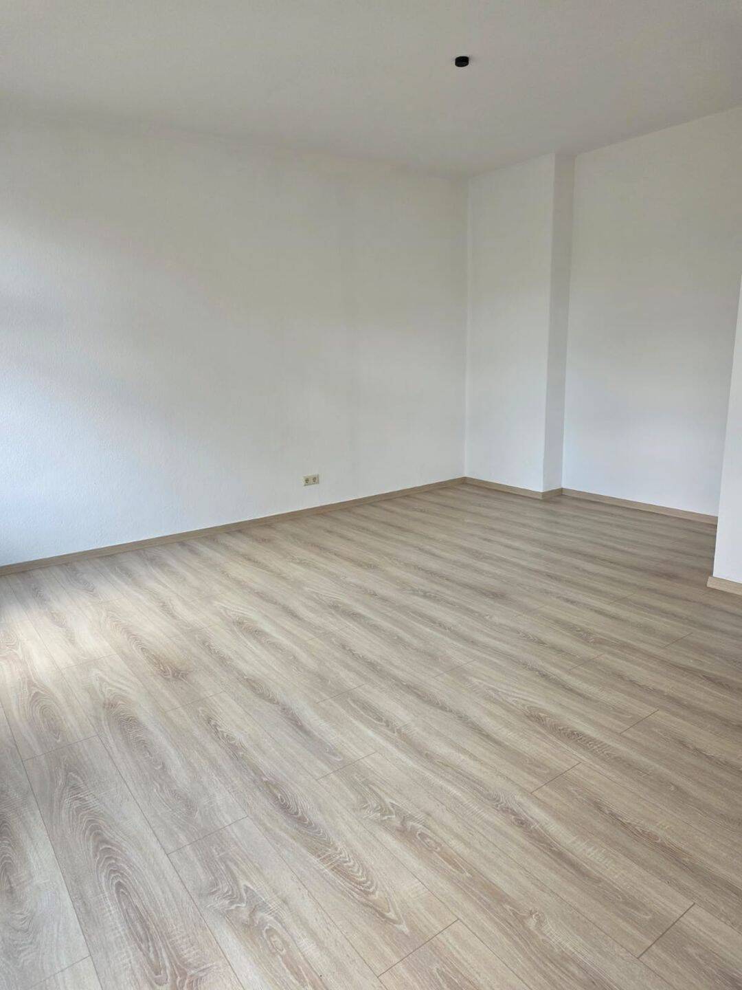 gepflegte 4-Raum-Wohnung in der Bahnhofsvorstadt mit 2 Bädern und Balkon – Stendal – Vorschaubild 8