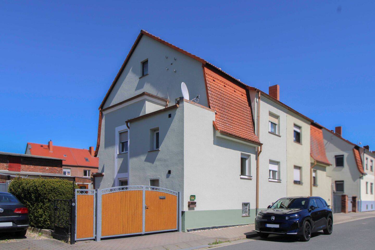 Charmante Doppelhaushälfte mit vielseitigem Nutzungspotenzial – Wittenberg – Bild 1 von 9