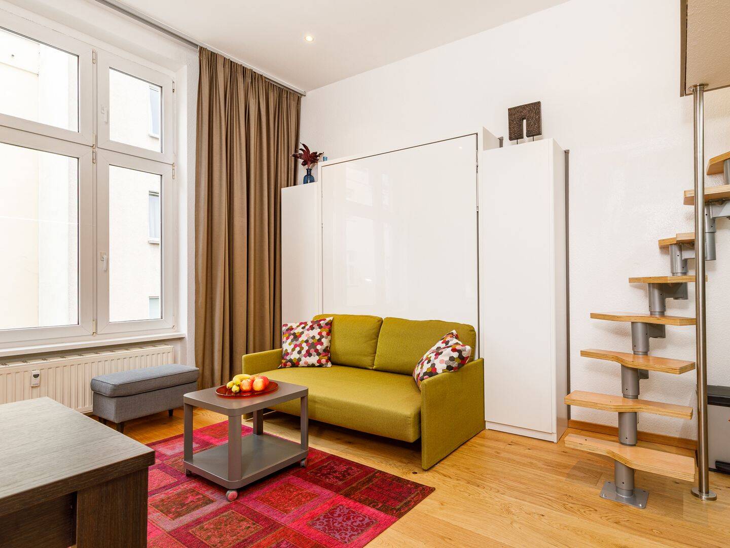 Villa Marta - Ruhig gelegenes Pied-à-terre mit Aufzug fußläufig zum Ludwigkirchplatz & Ku'damm – Berlin – Vorschaubild 2
