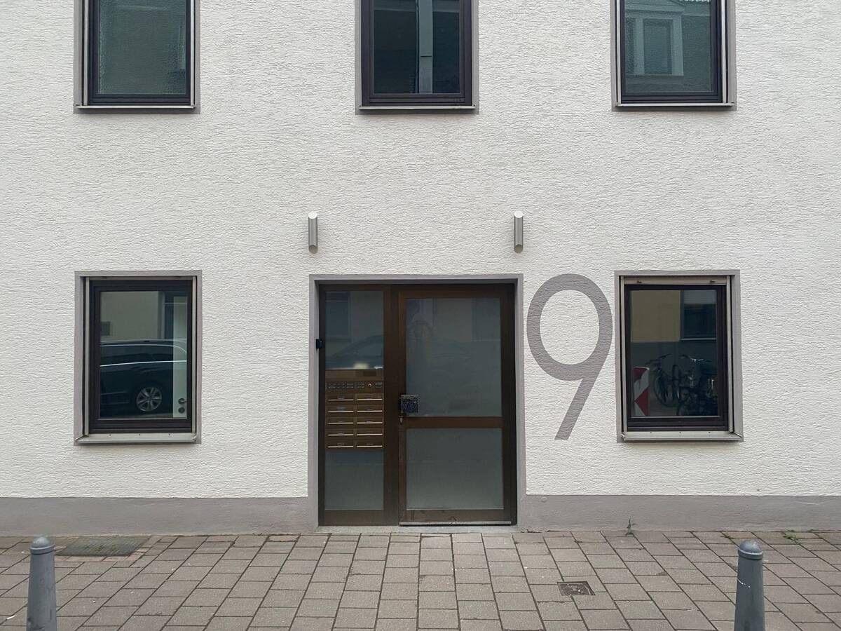 Frühstück auf der eigenen Terrasse im ruhigen Innenhof - Ihre kleine Stadtoase in bester Citylage /2 – 91052 Erlangen – Bild 1 von 9
