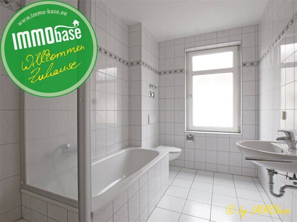 Mit Balkon und Stellplatz - Neuer Bodenbelag auf Wunsch!