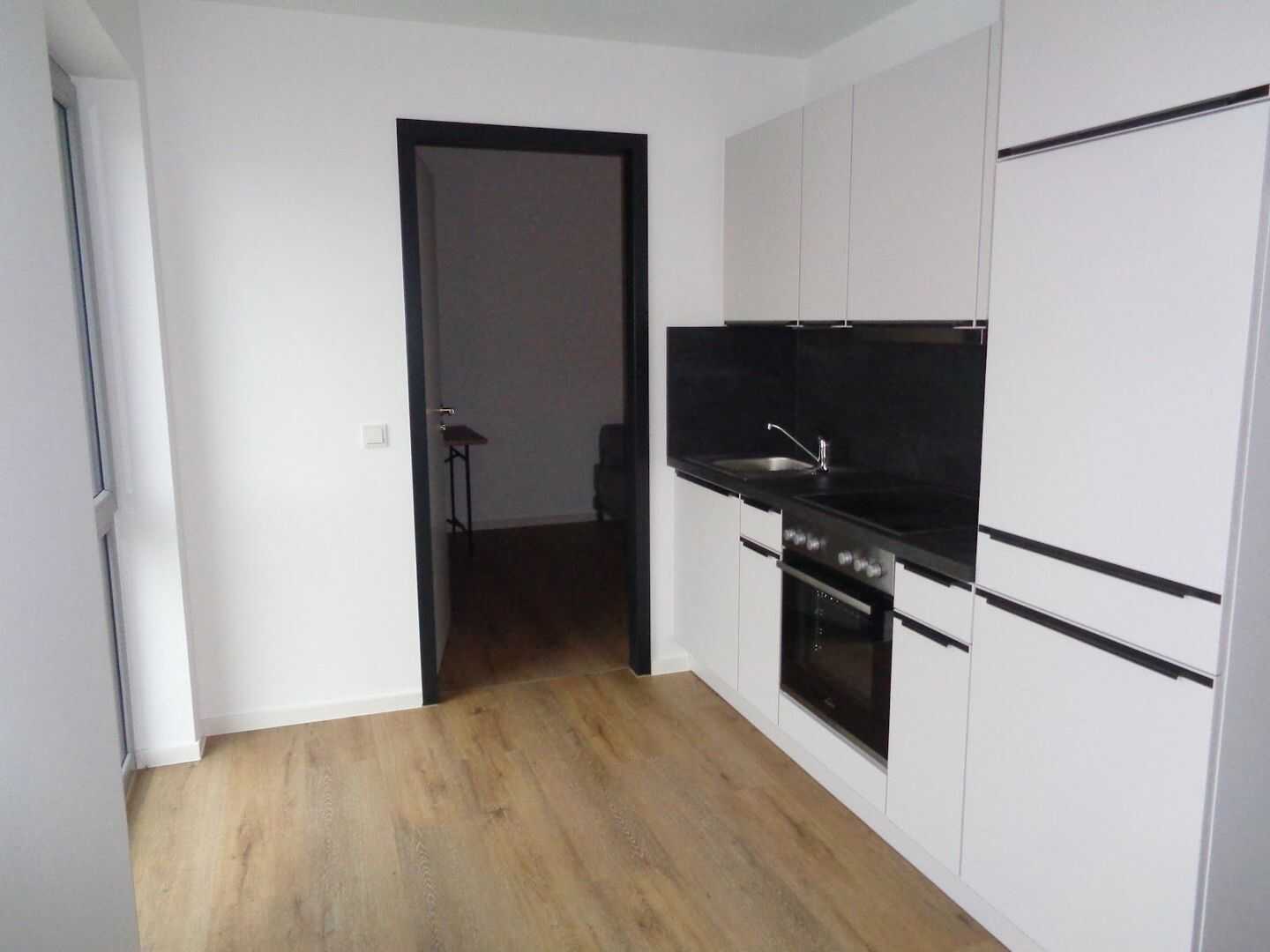 WG-Zimmer im Campus Nähe FH, moderne Ausstattung, Design-Möbel, Einbauküche, Duschbad, Terrasse – Bielefeld – Vorschaubild 9