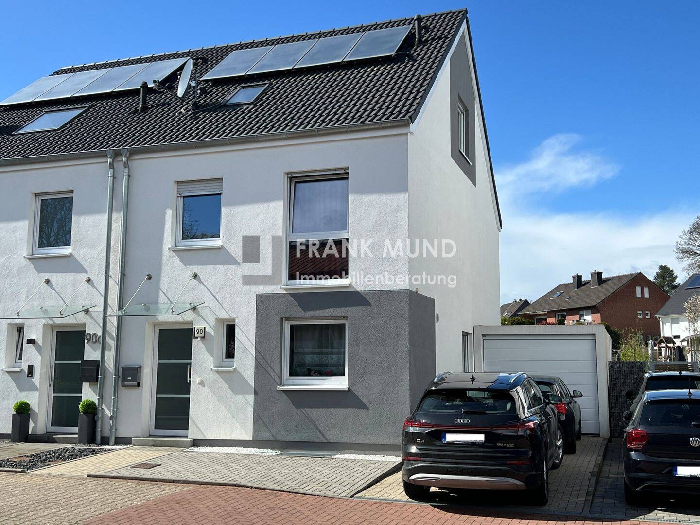 Moderne Doppelhaushälfte mit Garage in zentrumsnaher Lage von MG-Wickrath
