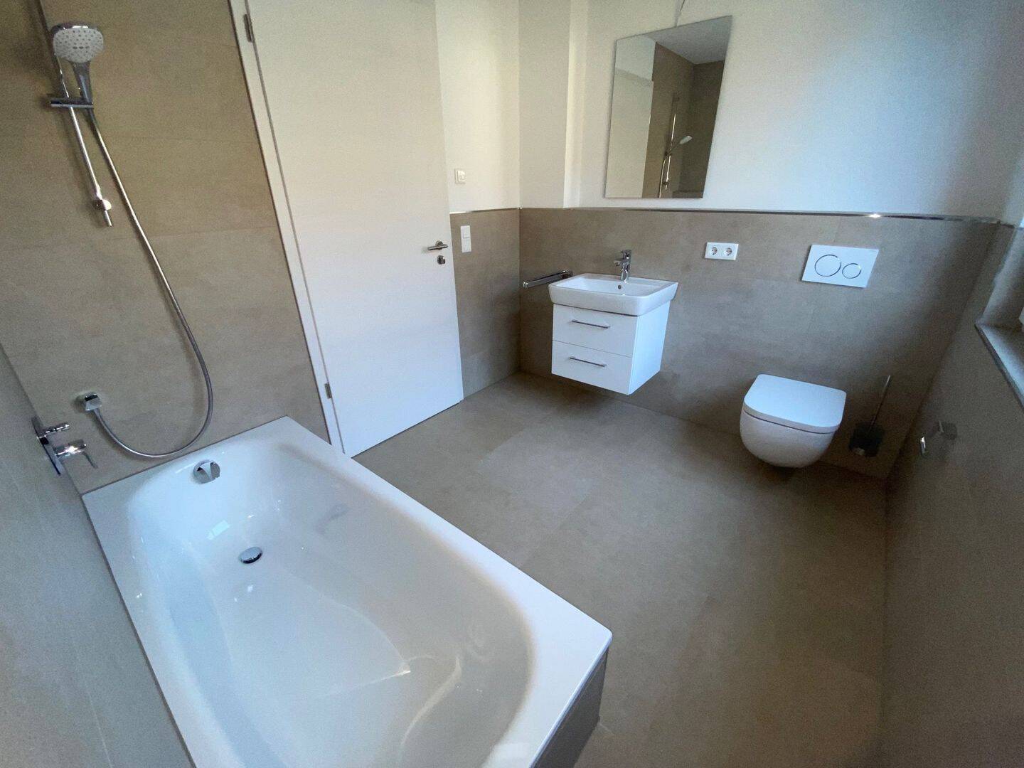 Lichtdurchflutete, ruhige 3-Zimmer-Neubauwohnung mit Balkon – Roßtal – Vorschaubild 5