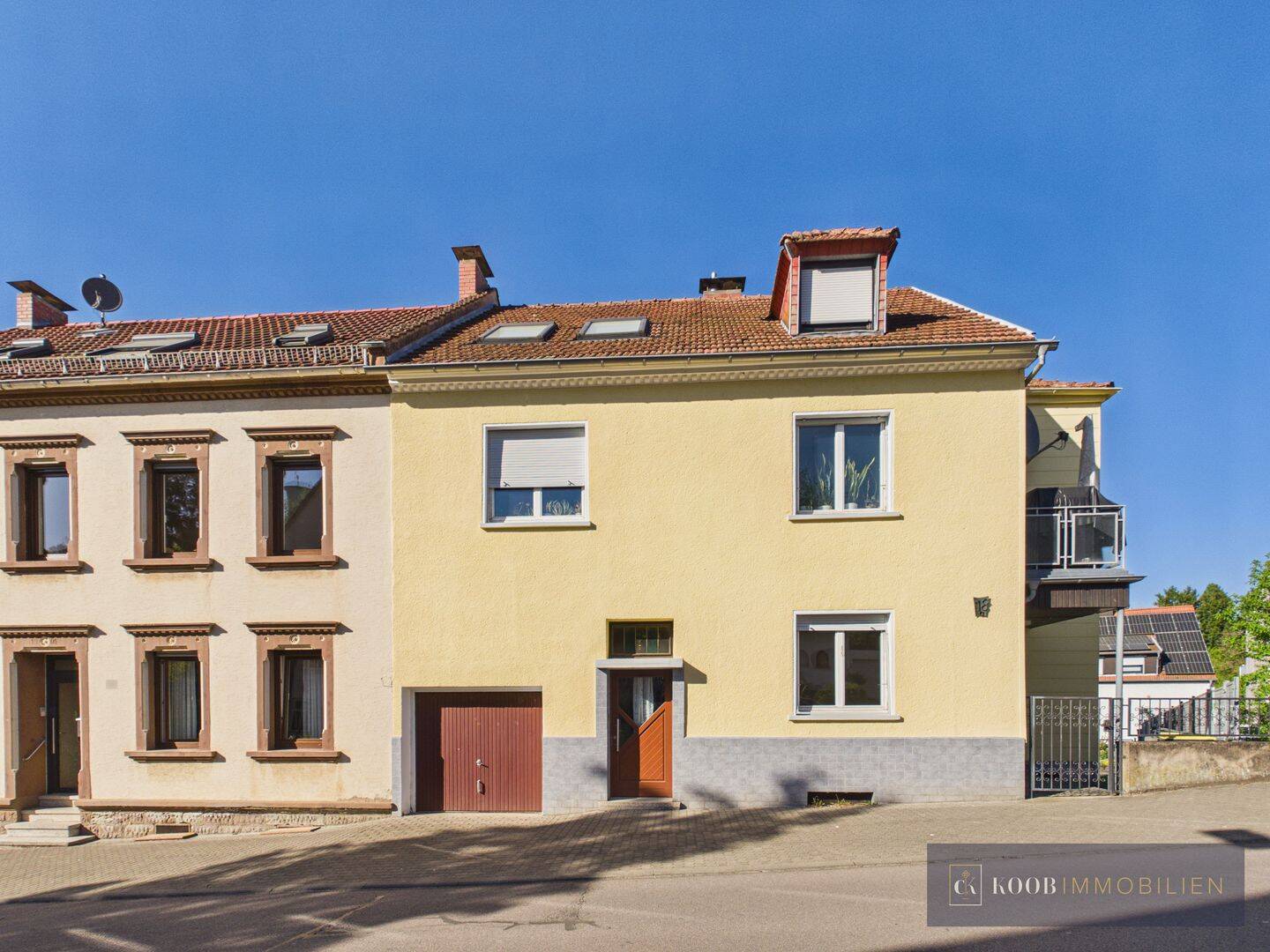 1-2 Familienhaus mit 2 Eingängen, Balkon & flexibler Nutzung in Bischmisheim – Saarbrücken – Vorschaubild 2