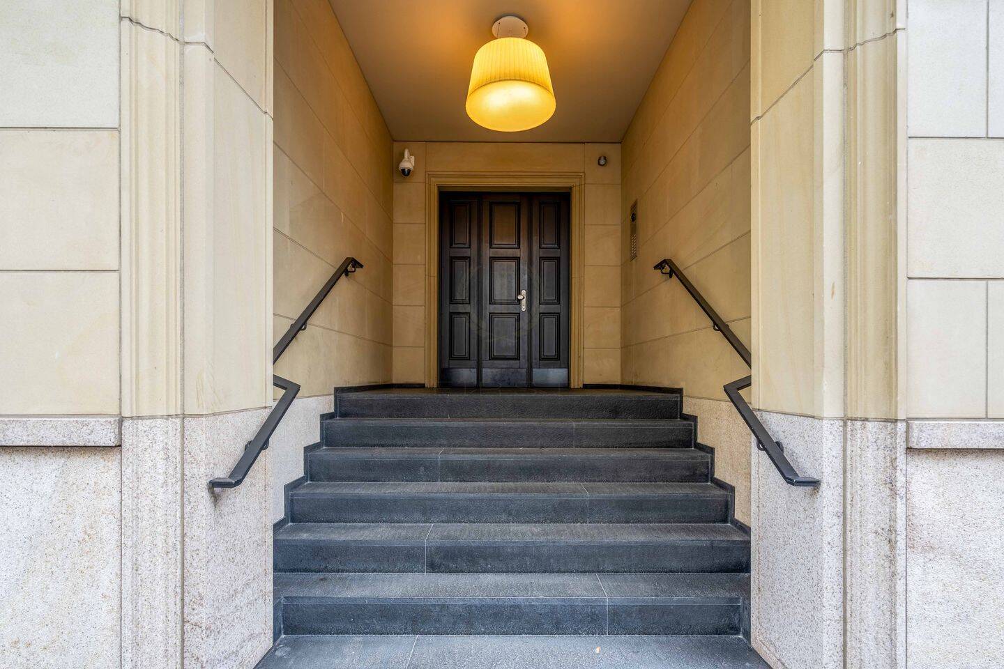 Designerwohnung mit hochwertiger Ausstattung und TG-Stellplatz in Berlin-Mitte – Berlin – Vorschaubild 2