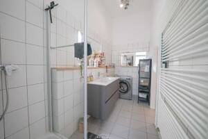 Stilvolle 3-Zimmer-Altbauwohnung in zentraler Lage von Pempelfort mit EBK – 40477 Düsseldorf – Vorschaubild 8