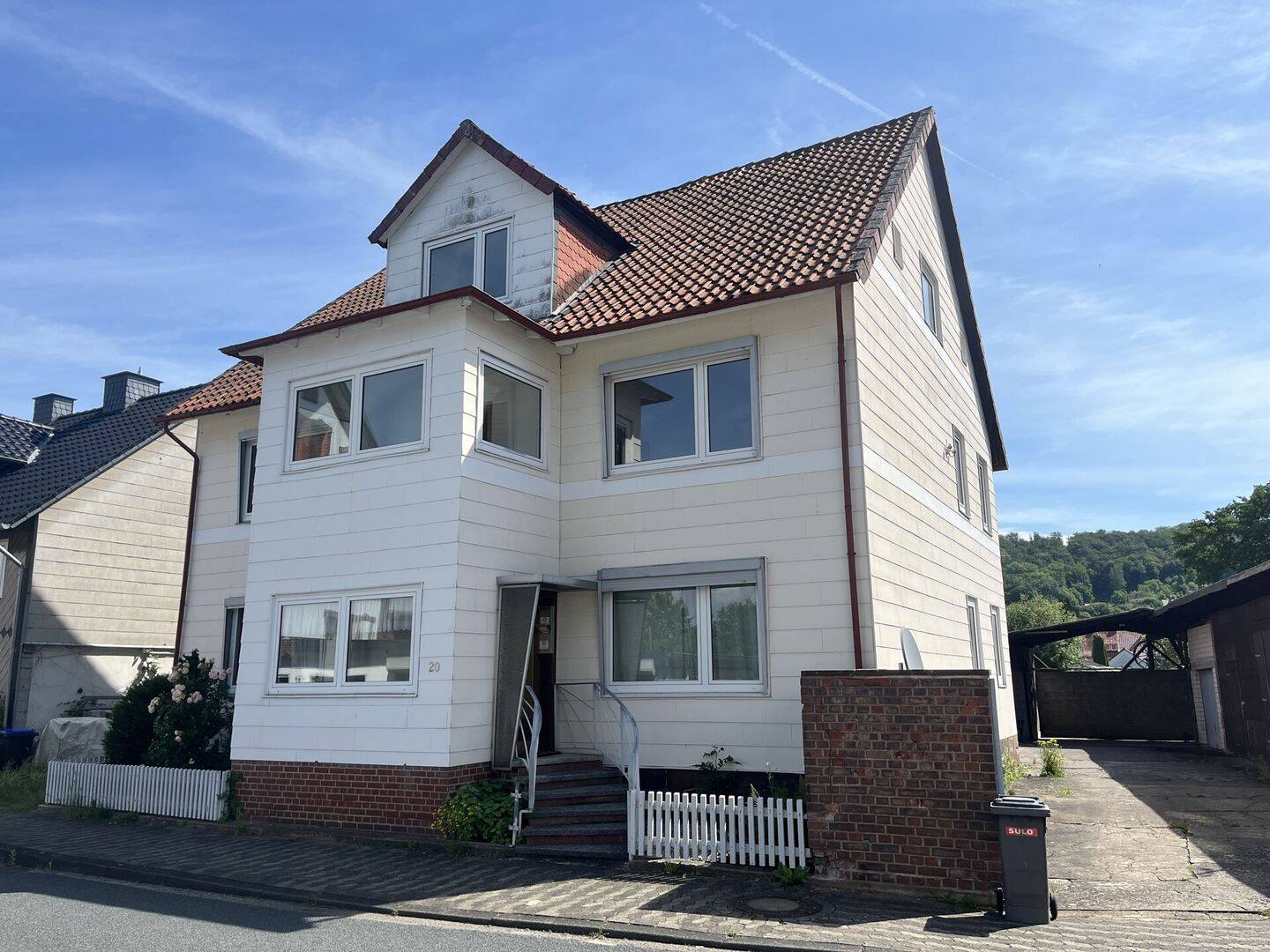 Charmantes Zweifamilienhaus mit Ausbaureserve und großem Grundstück in Kreiensen
