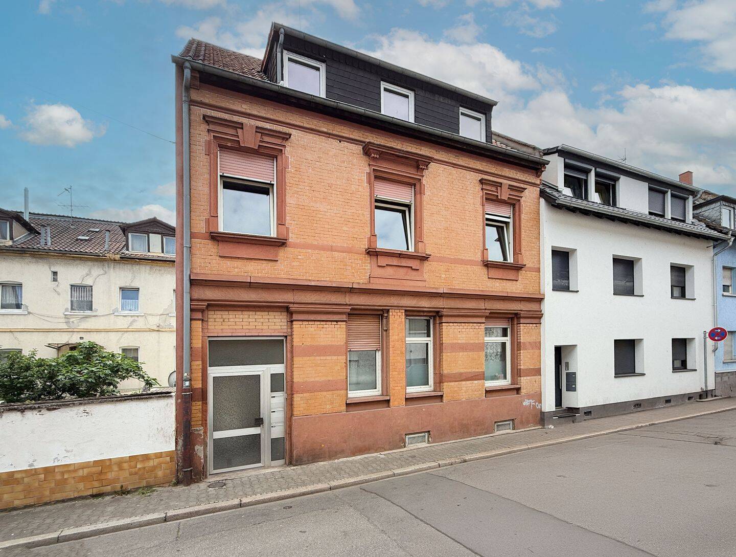 Dreifamilienhaus in Mannheim-Neckarstadt mit 2 freien Wohnungen und gemütlichem Innenhof