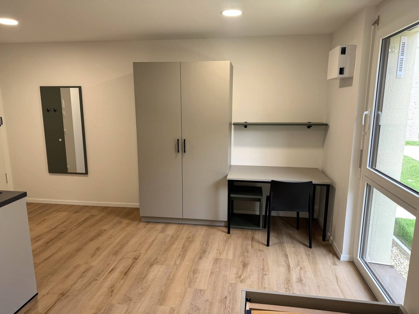 Topmoderne, möblierte 1-Zimmer-Wohnung im östlichen Zentrum von Erlangen, Erstbezug, Vermietung nur an Studierende – Erlangen – Vorschaubild 3
