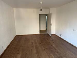 Eigener 314 m² Garten: Renovierte 4-Zimmer-Eigentumswohnung mit 2 Balkonen, provisionsfrei – 93049 Regensburg – Vorschaubild 8