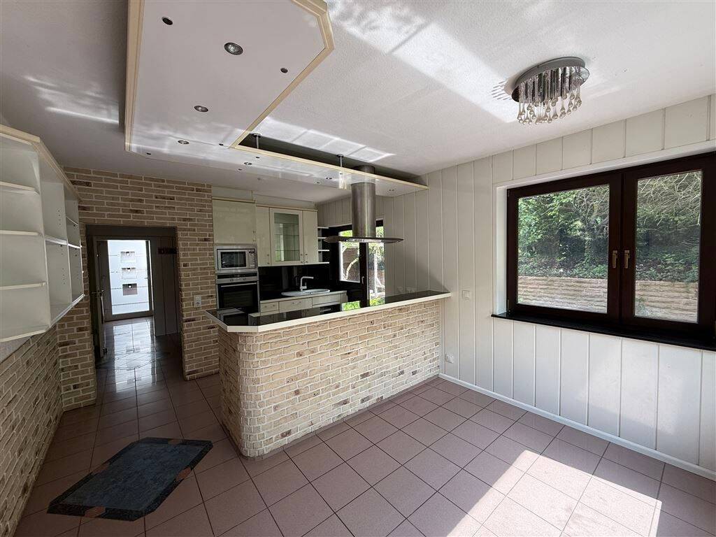 Viel Platz für die Familie/// Familienhaus mit Garten und Garage in 66117 Saarbrücken zu verkaufen – Saarbrücken – Vorschaubild 5