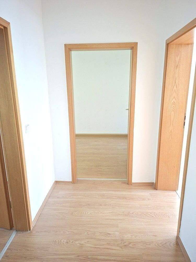 !! mit Einbauküche, 3-Raum-Wohnung mit Laminat in ruhiger Nebenstraße !! – Chemnitz – Vorschaubild 8
